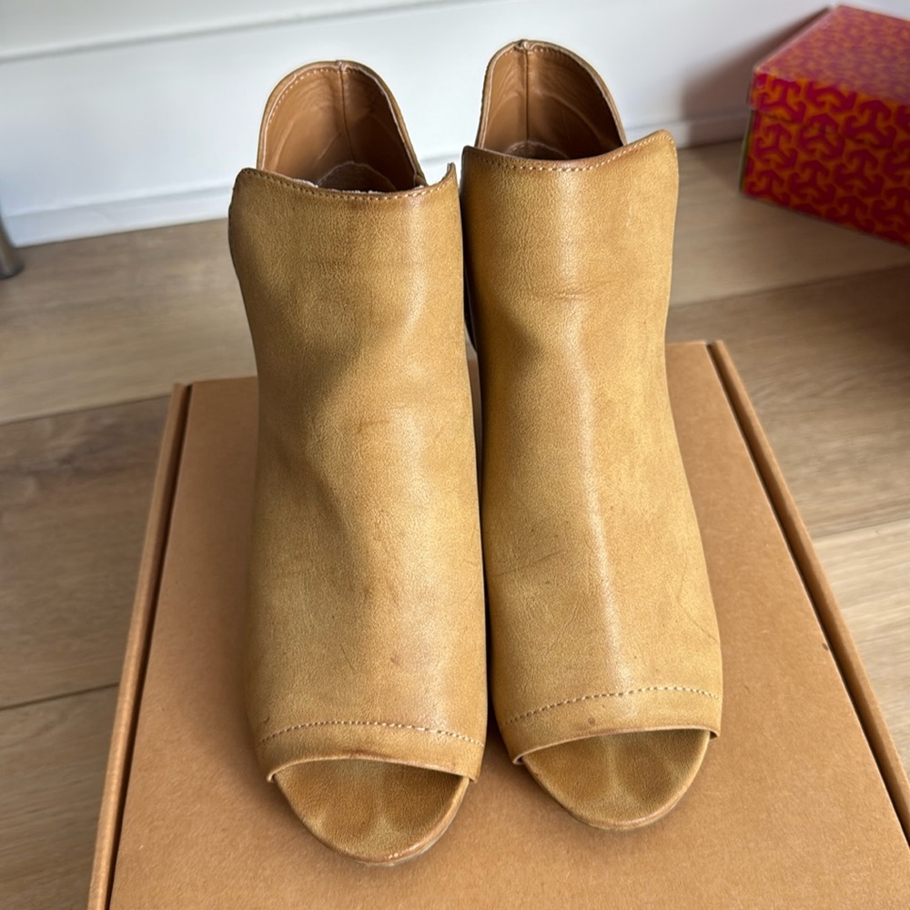 Madden Girl Womens Peep Toe Ankle Boots